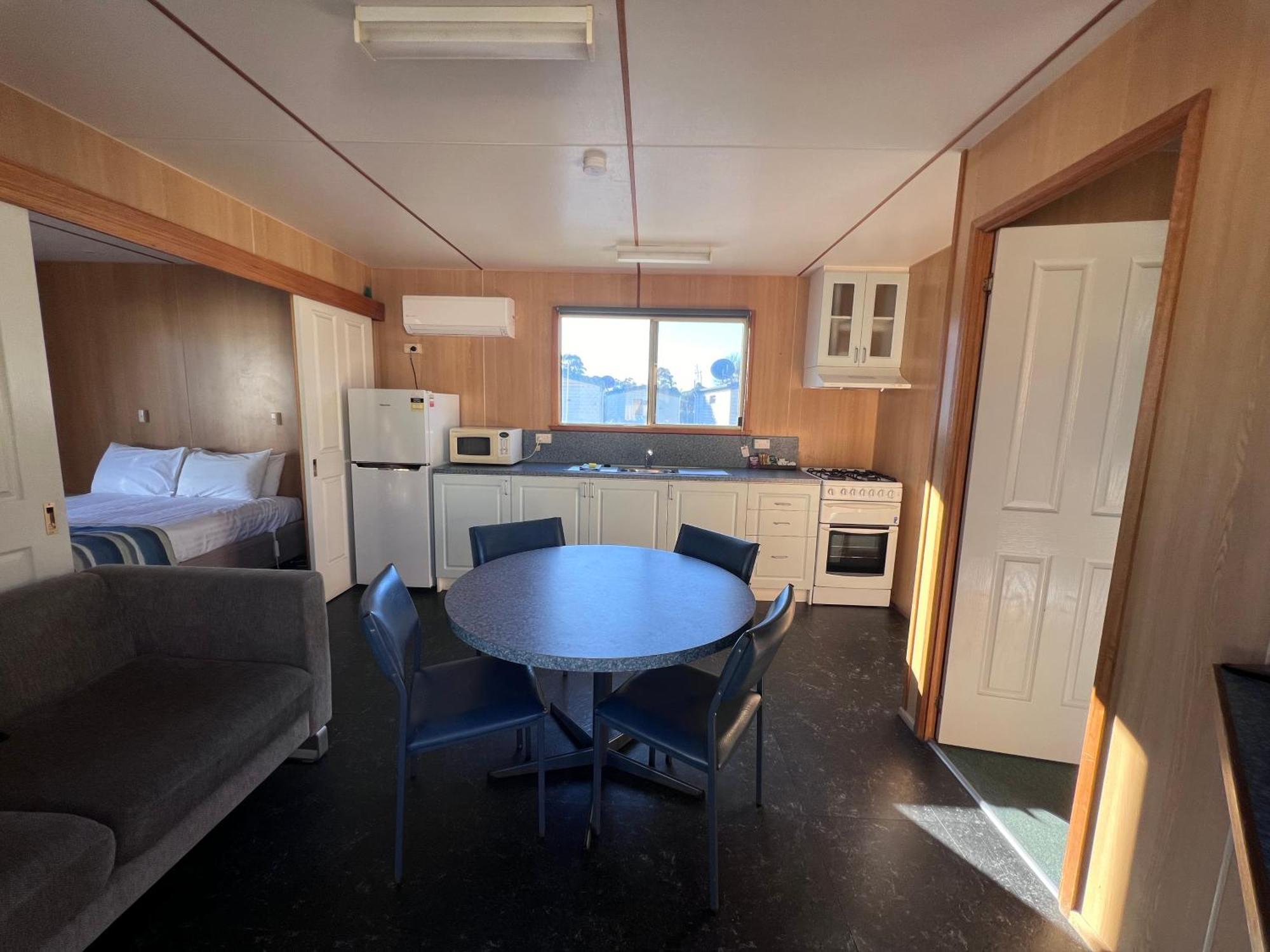 Strahan Beach Tourist Park Chambre photo