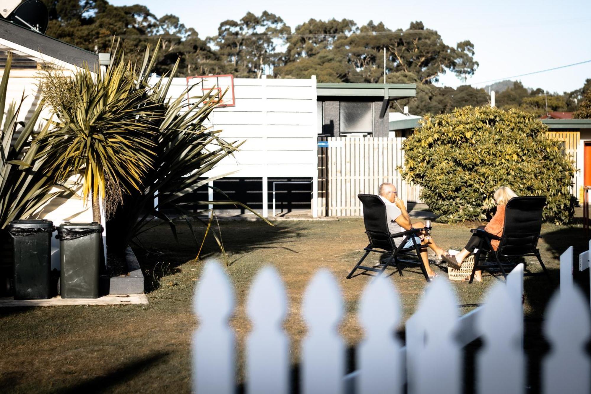 Strahan Beach Tourist Park Extérieur photo