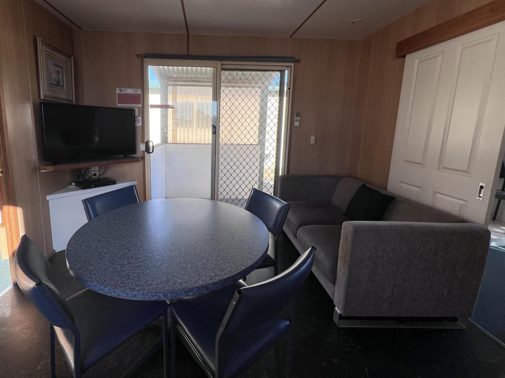 Strahan Beach Tourist Park Chambre photo
