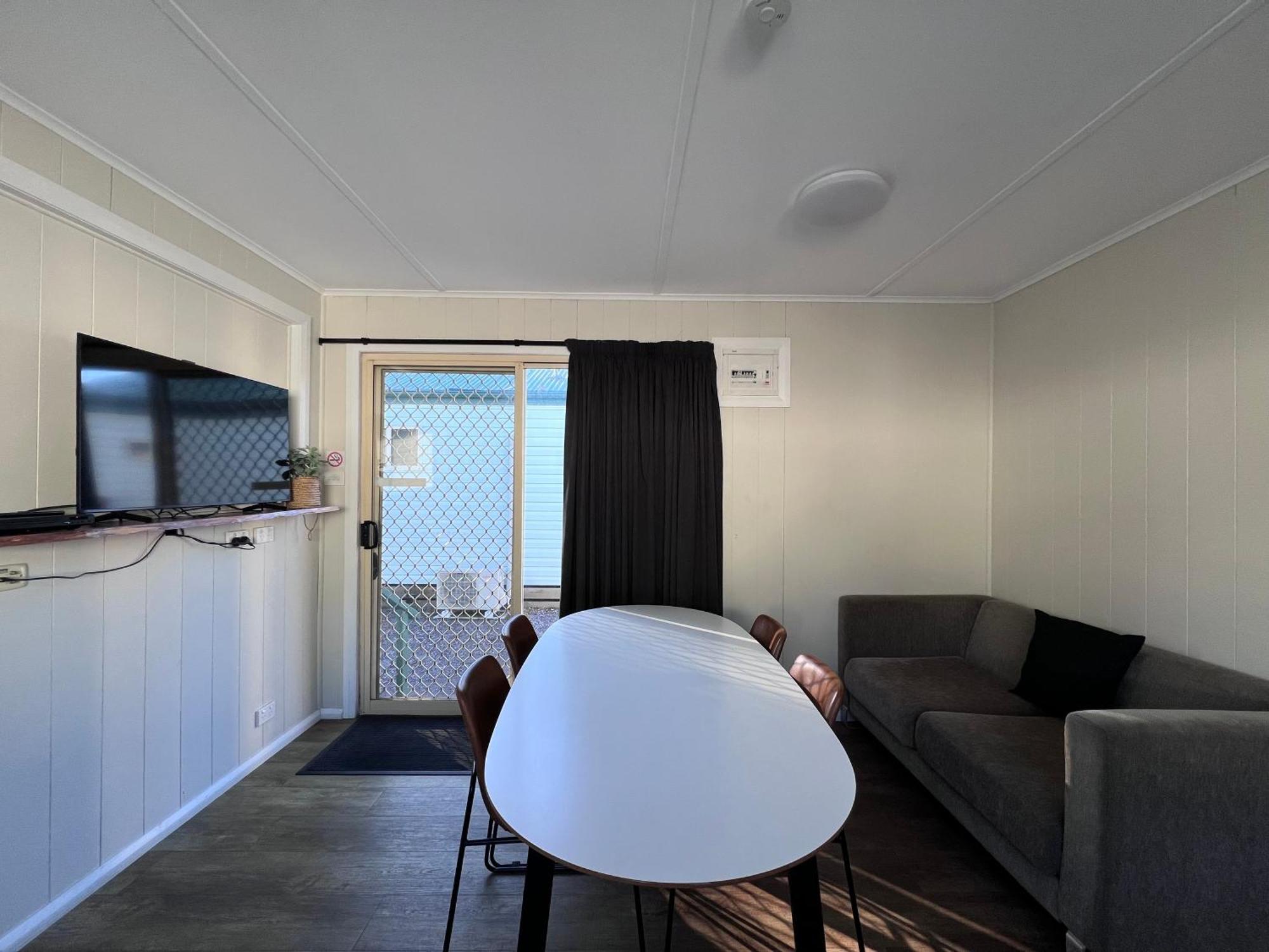Strahan Beach Tourist Park Extérieur photo